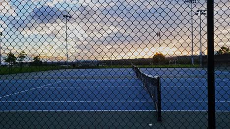 Sonnenaufgang-am-Tennisplatz-4k