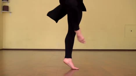 Close-up-of-female-contemporary-dancer-legs-choreography-making-pirouettes-in-slow-motion