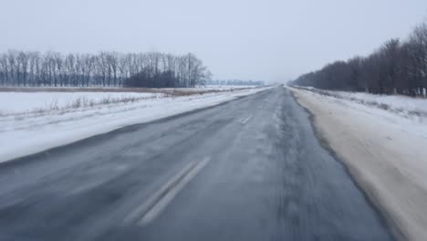 Rutschig-und-gefährlich-Straße