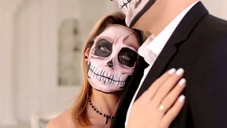 Portrait-of-a-young-couple-in-the-Halloween-mask-in-a-beautiful-interior.