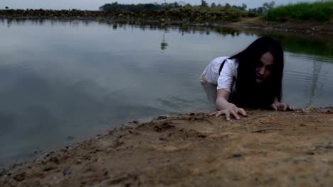 asian-woman-make-up-ghost-face-at-the-swamp