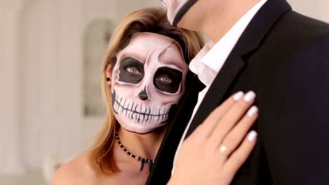 Creepy-couple-of-actors-with-scary-Halloween-makeup-in-vintage-costumes.