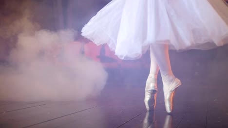 Dancing-ballerinas-feet-in-a-fogged-room.