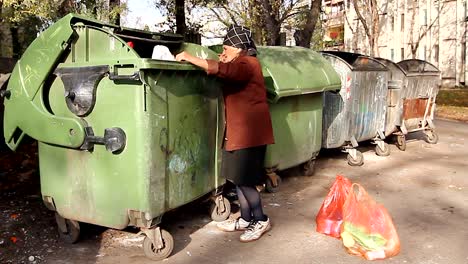 Woman-in-urban-poverty