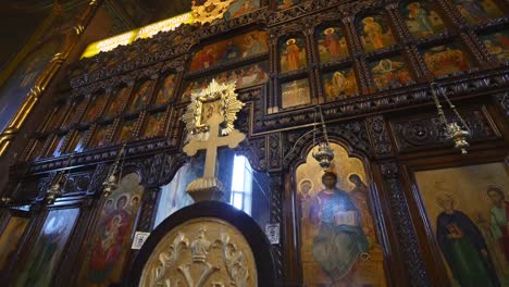 Innenraum-der-orthodoxen-Kirche