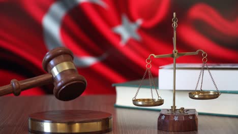 Justicia-para-los-leyes-de-Turquía-en-la-corte-turca