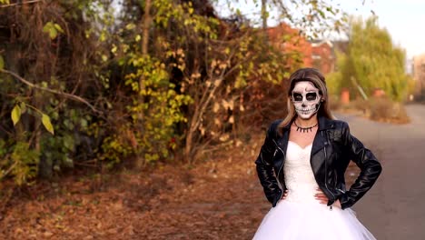 Close-up-portrait-of-a-gothic-girl-in-a-wedding-dress-and-a-creepy-make-up.