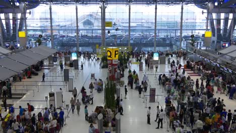 Singapur-Changi-Flughafen-Check-in-Zone-zweite-Etage-Panorama-4k-Filmmaterial