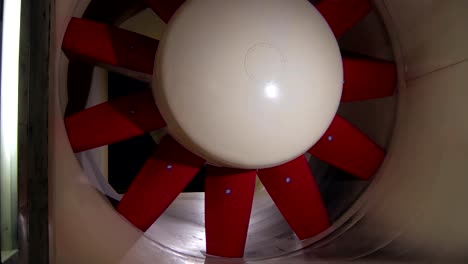 Turbine-des-Wind-Tunnel-für-Fahrzeugprüfungen,-close-up