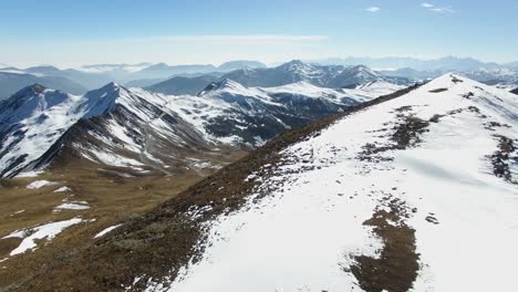 Vista-aérea-de-Jiajin-nieve-montaña-en-Sichuan,-China,-4k