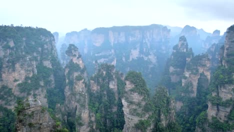 Montañas-Zhangjiajie,-China