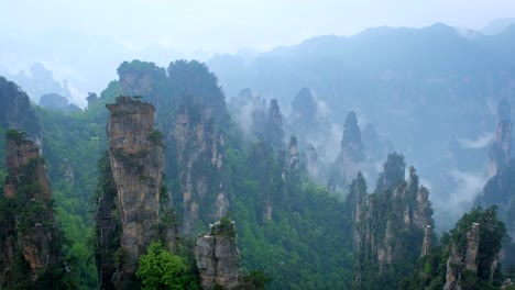 Montañas-Zhangjiajie,-China