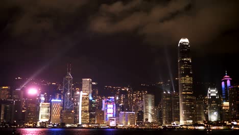 Licht-Show-und-die-Ifc-Gebäude-in-Hong-kong