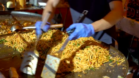 Street-vendors-prepare-fast-Asian-noodles-on-the-street.