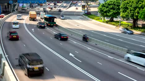 Verkehr-auf-mehreren-spurige-Autobahn-mit-Motion-blur---Zeitraffer