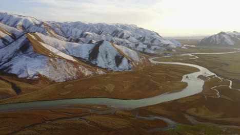 Snow-Mountain-Scenery-in-Xinjiang,-China