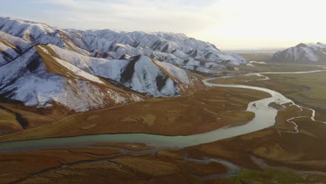 Paisaje-de-montaña-de-la-nieve-en-Xinjiang,-China