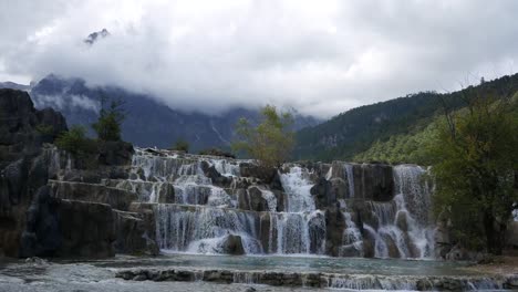 Blaues-Mondtal-Im-Jadedrachenschneeberg