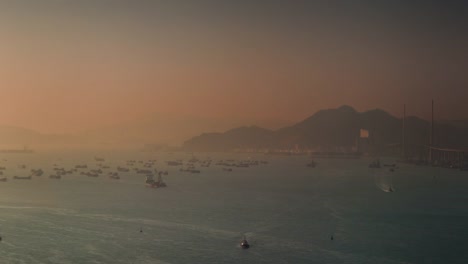 schöner-Sonnenuntergang-Hafen-Verkehr-4-k-Zeitraffer-aus-Hong-kong