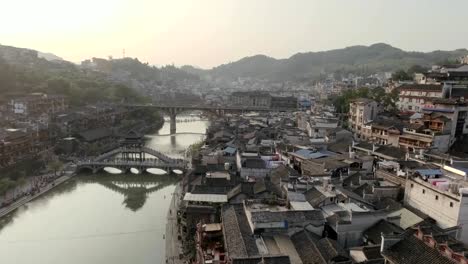 Fenghuang-die-antike-Stadt-bei-Sonnenuntergang