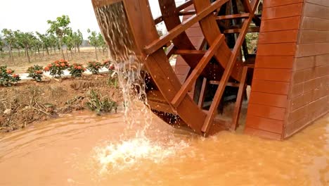 wood-water-wheel-working-4K