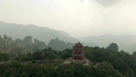 Tianmen-Shan-Tempel-auf-Tianmen-Berg