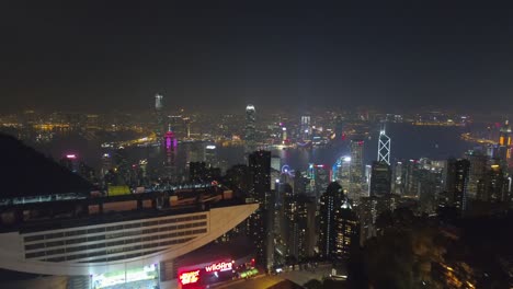 luz-de-noche-de-hong-kong-de-China-el-panorama-aéreo-de-la-torre-Bahía-pico-4k