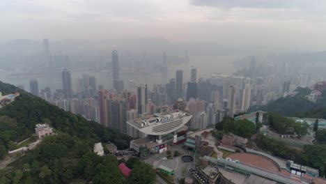 China-nublado-atardecer-hong-kong-famoso-pico-torre-Bahía-aérea-panorama-4k