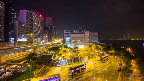 China-Hong-Kong-Nacht-wenig-Verkehr-Bus-Station-auf-dem-Dach-Panorama-4k-Zeitraffer