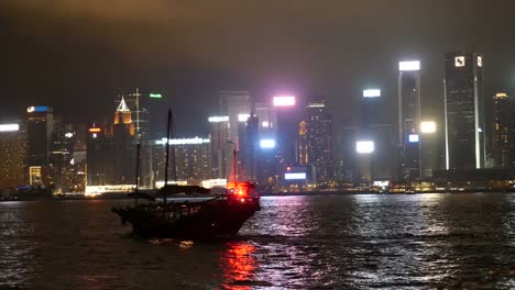 Traditional-junk-boat-in-Hong-Kong