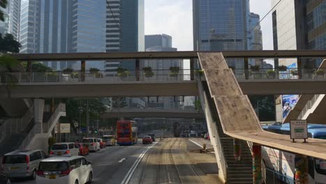 día-soleado-tiempo-hong-kong-ciudad-centro-tranvía-paseo-panorama-calle-4k-china