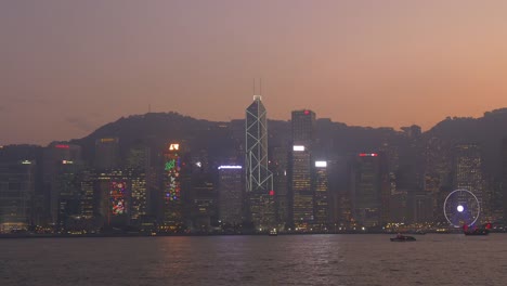 ciudad-de-hong-kong-la-puesta-de-sol-cielo-noche-Puerto-Bahía-china-panorama-4k-de-kowloon