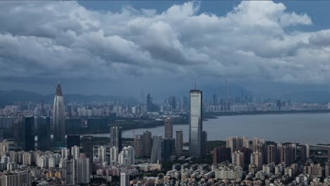 Shen-Zhen-paisaje-con-nubes,-lloviendo