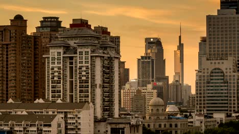 Lapso-de-tiempo-del-paisaje-urbano-en-la-ciudad-de-nanjing,-atardecer,-china