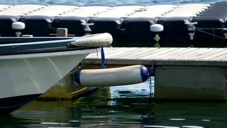 Close-up-the-pier-on-the-sea