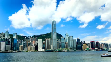 Victoria-Harbour-und-die-Skyline-von-Hong-Kong-Island---Zeitraffer