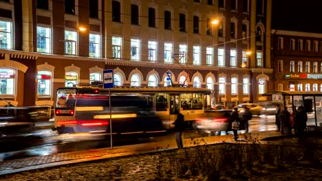 the-crowd-of-people-in-the-queue-for-the-tram-at-rush-hour--in-the-end-of-the-working-day,-time-lapse