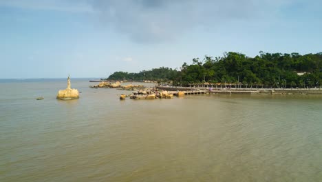 China-Sonnentag-Zhuhai-Stadt-berühmten-Fisher-Mädchen-Denkmal-Bucht-Luftbild-Panorama-4k-Zeitraffer