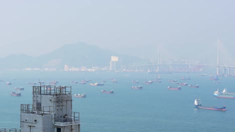 sonnigen-Tag-Hong-Kong-Verkehr-Hafen-Bucht-auf-dem-Dach-Panorama-4k