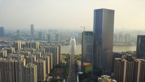 hora-del-atardecer-ciudad-de-guangzhou-río-Perla-tráfico-liede-puente-aéreo-panorama-4k-china