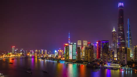 Nacht-erleuchtet-shanghai-Verkehr-Fluss-Pudong-Bucht-auf-dem-Dach-4k-Zeitraffer-China