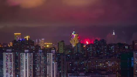 Nacht-Licht-beleuchtete-Macau-berühmte-Feuerwerk-Zhuhai-Stadt-auf-dem-Dach-Panorama-4-k-Zeit-hinfällig,-china