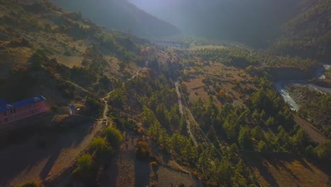 Sonnenaufgang-über-dem-Gipfel-im-Bereich-von-Himalaya,-Nepal