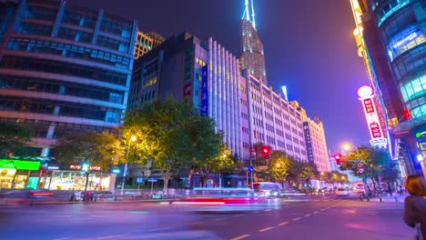 Nacht-erleuchtet-shanghai-Center-Verkehr-Straße-Stadtpanorama-4k-Zeit-verfallen-China