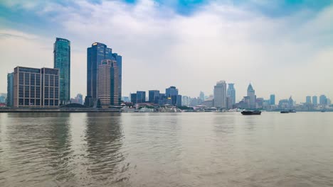 Crepúsculo-lluvioso-shanghai-panorama-Bahía-fluvial-4k-de-la-ciudad-china-de-lapso-de-tiempo