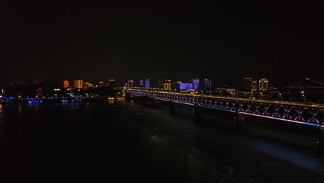 noche-iluminada-wuhan-ciudad-tráfico-changjiang-puente-aéreo-panorama-4k-china