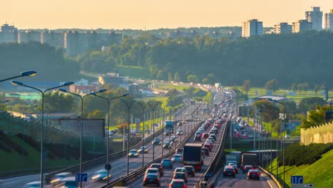 Evening-traffic-in-the-big-city,-time-lapse