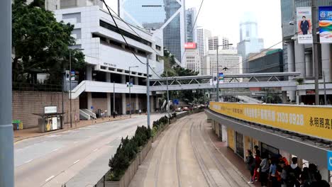 eine-Straßenbahn-der-Welt-laufen-mit-Doppeldeckern