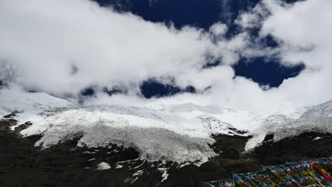 Snowcapped-peak-and-blue-sky-with-clouds-in-the-Himalaya-mountains-Tibet