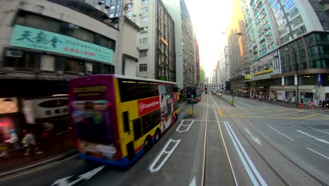 POV-Hong-Kong-Straßen-der-Stadt-von-Straßenbahnen.